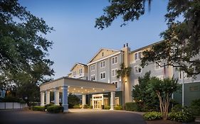 Hampton Inn & Suites  3*